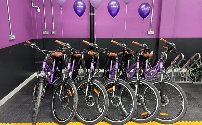 A picture of 6 electric bikes lined up